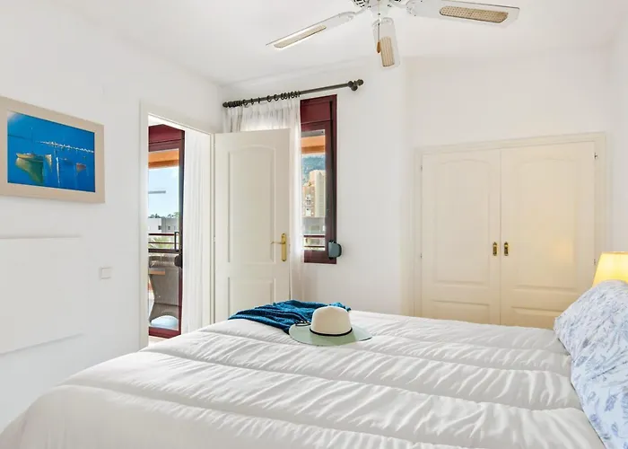 Zafiro - Plusholidays *